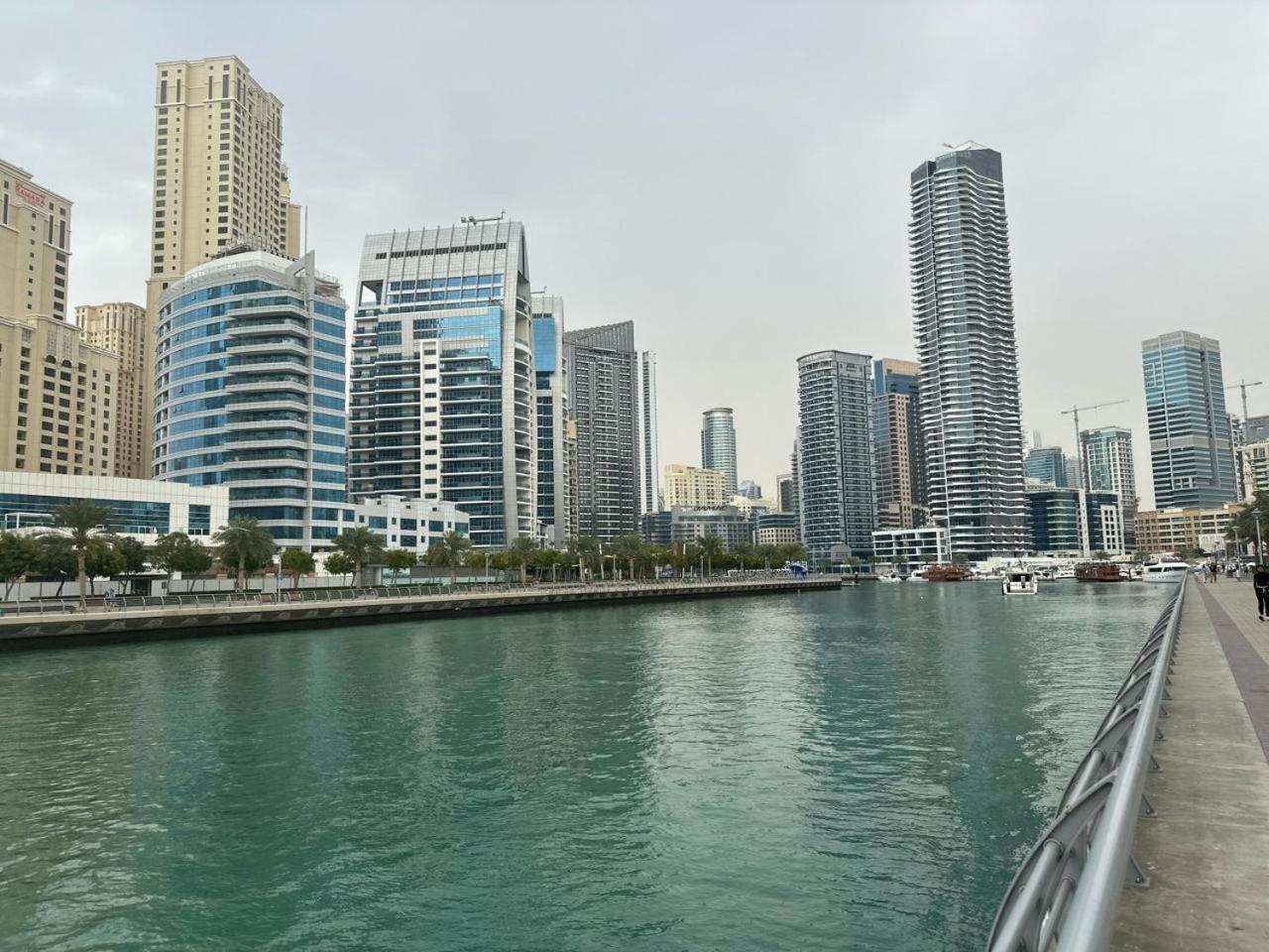 Success Luxury Apartment - 5 Min Away Marina Corniche - Free Housekeeping Provided Everyday-24-7 Staff Available For Services Дубай Екстериор снимка