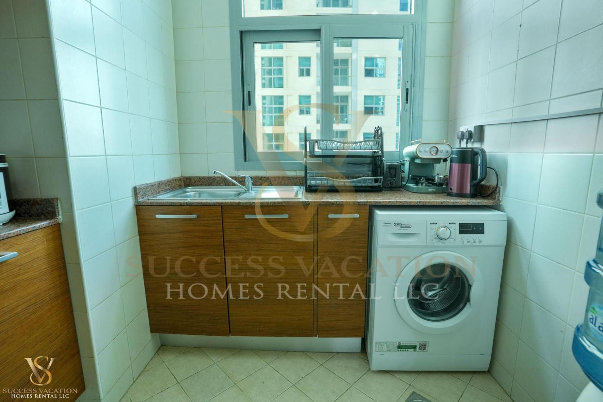 Success Luxury Apartment - 5 Min Away Marina Corniche - Free Housekeeping Provided Everyday-24-7 Staff Available For Services Дубай Екстериор снимка