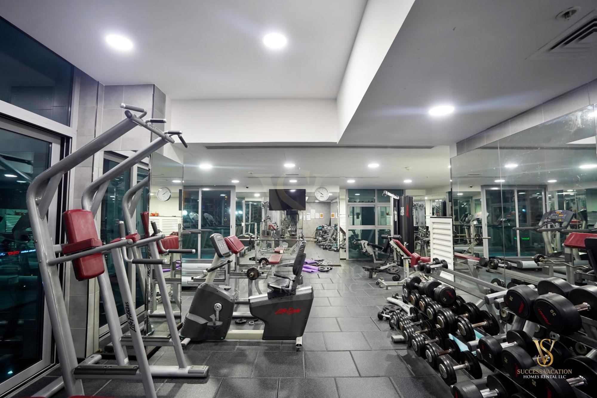 Success Luxury Apartment - 5 Min Away Marina Corniche - Free Housekeeping Provided Everyday-24-7 Staff Available For Services Дубай Екстериор снимка