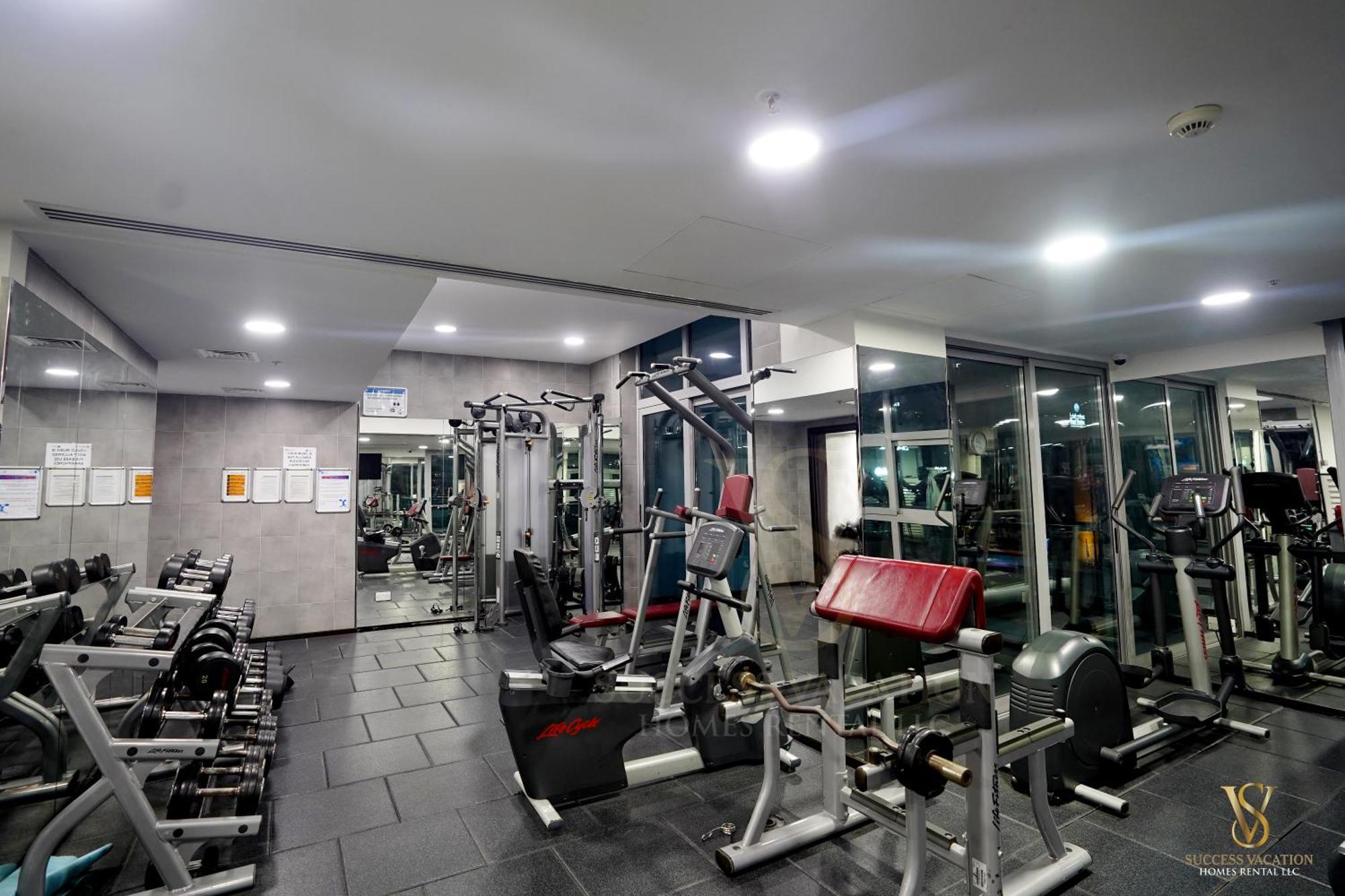 Success Luxury Apartment - 5 Min Away Marina Corniche - Free Housekeeping Provided Everyday-24-7 Staff Available For Services Дубай Екстериор снимка