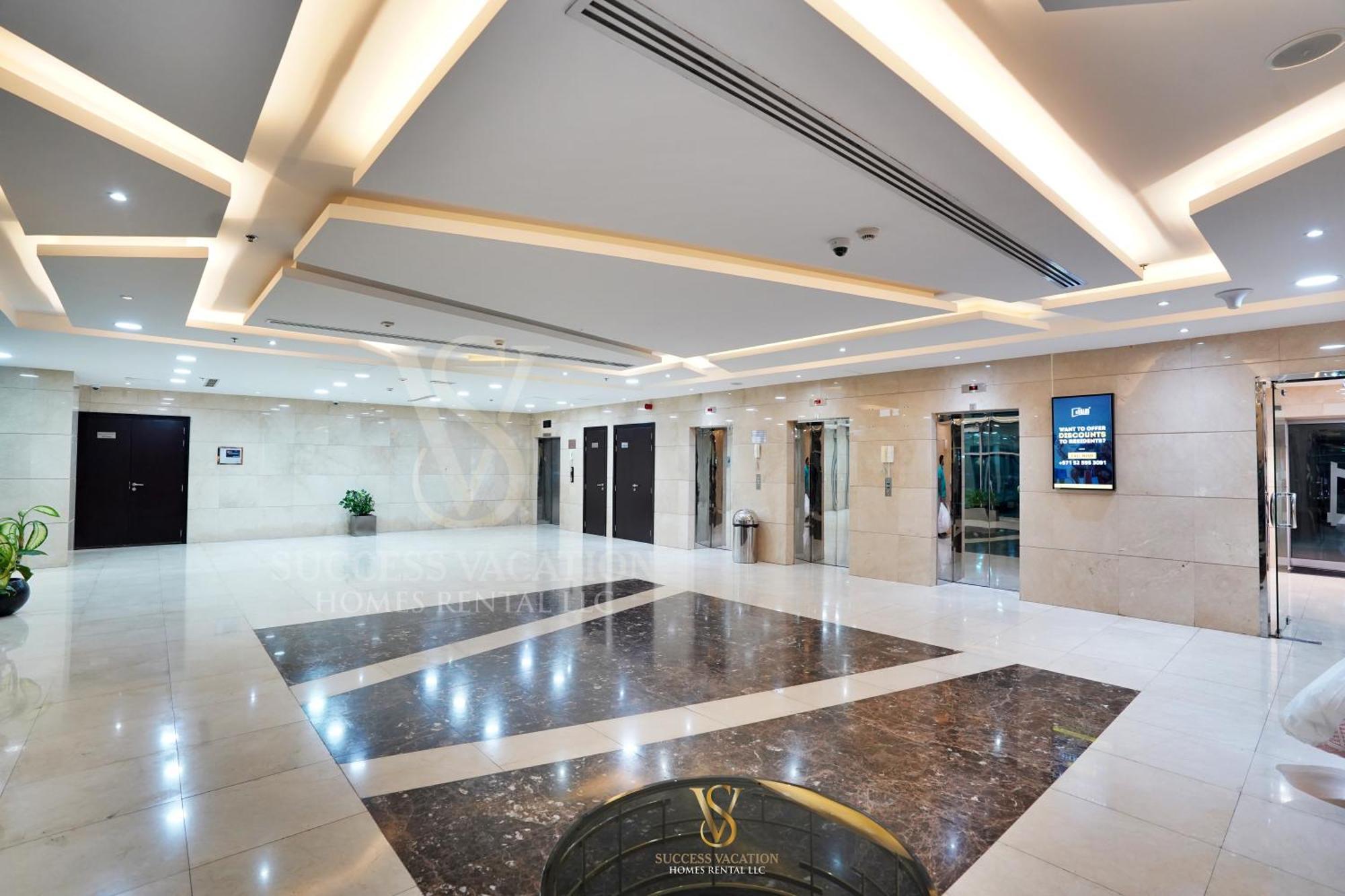 Success Luxury Apartment - 5 Min Away Marina Corniche - Free Housekeeping Provided Everyday-24-7 Staff Available For Services Дубай Екстериор снимка