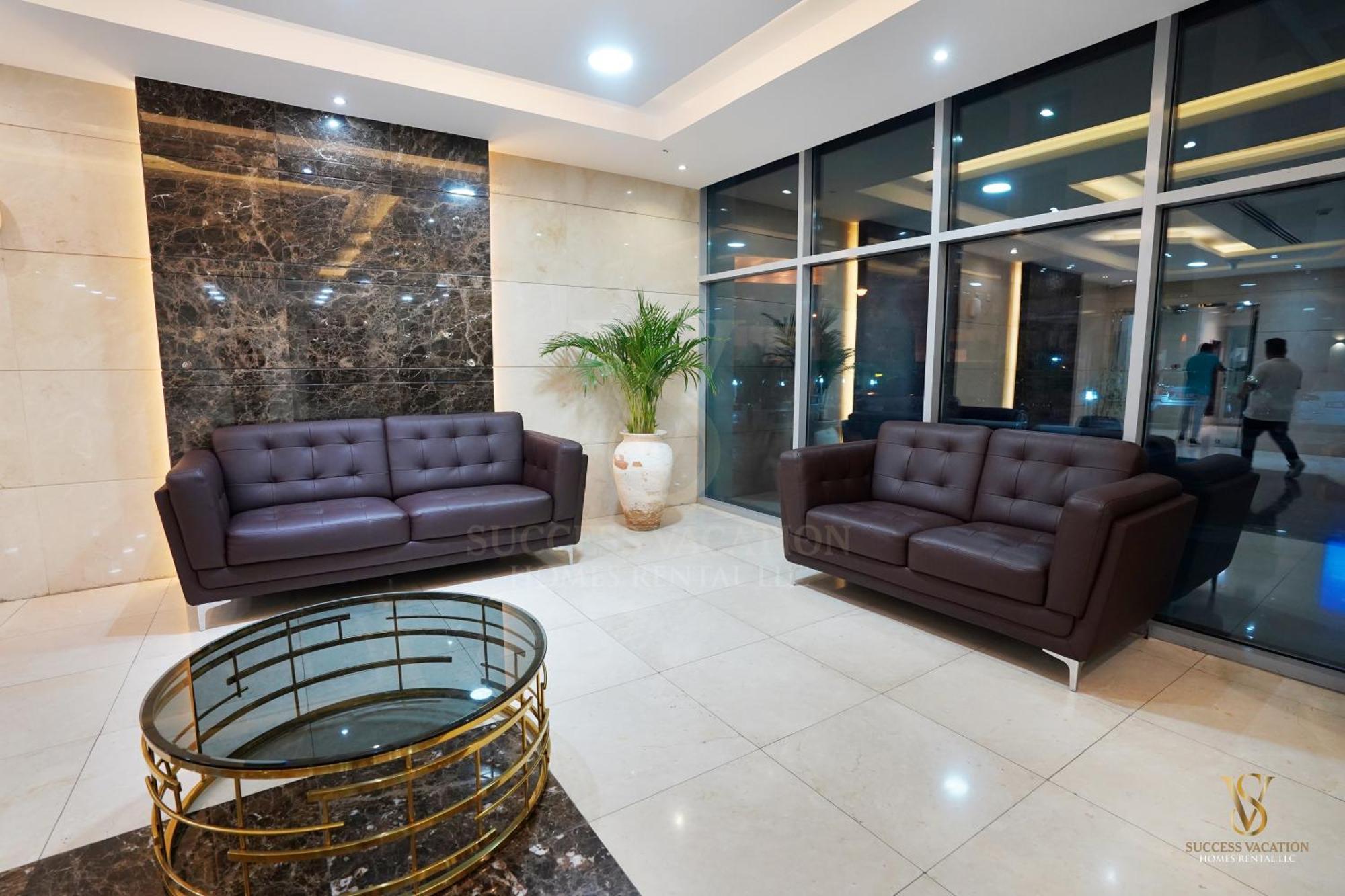 Success Luxury Apartment - 5 Min Away Marina Corniche - Free Housekeeping Provided Everyday-24-7 Staff Available For Services Дубай Екстериор снимка