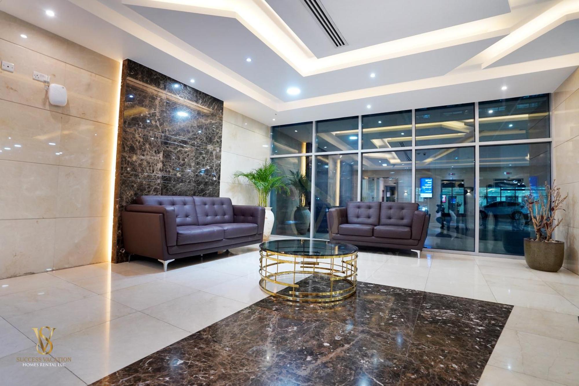 Success Luxury Apartment - 5 Min Away Marina Corniche - Free Housekeeping Provided Everyday-24-7 Staff Available For Services Дубай Екстериор снимка